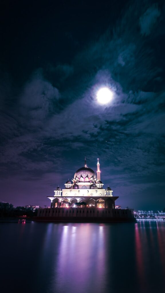 The view of Putra Mosque at night