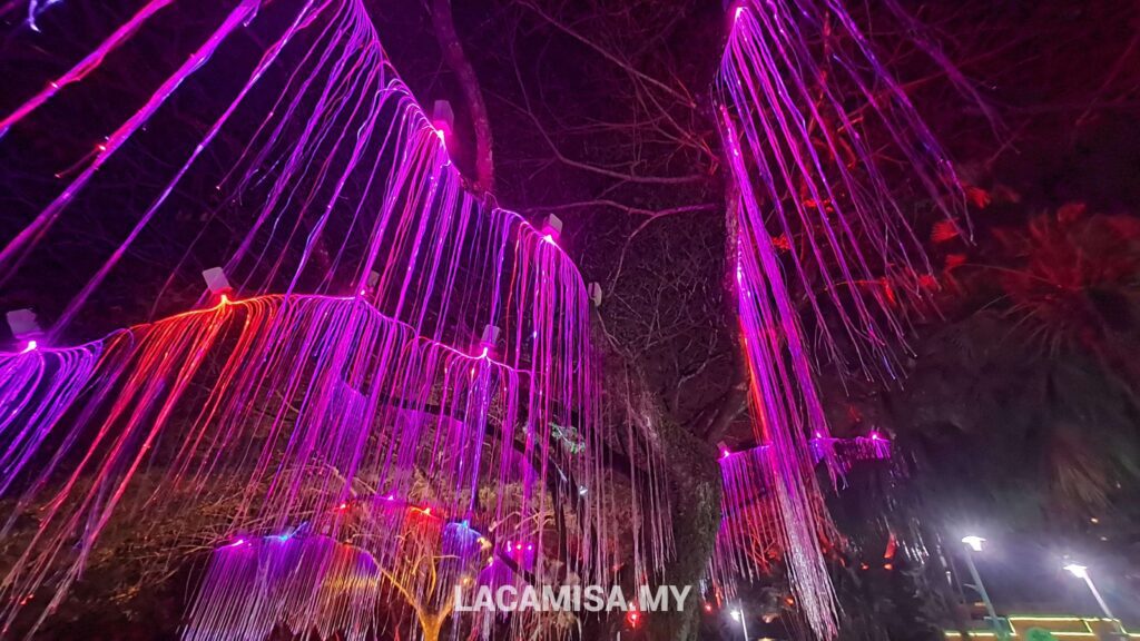 Secret Garden, giving off an Avatar-like vibe with its colorful lights and peaceful setting, is one of the best places to visit in Putrajaya at night.