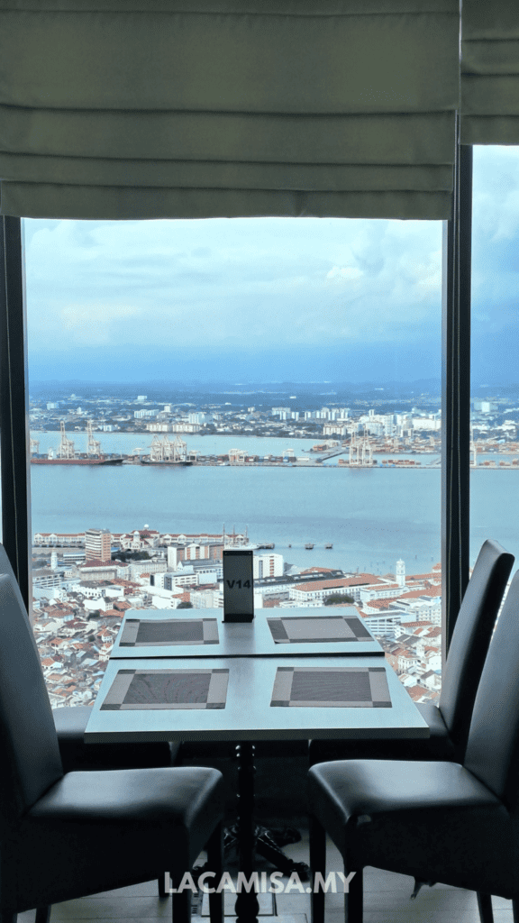 Visitors can enjoy the breathtaking views while dining in this Top View restaurant in Penang