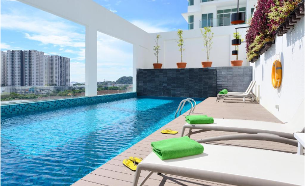 Swimming pool at Olive Tree Hotel Penang. Photo credited to : https://www.booking.com/hotel/my/olive-tree-penang