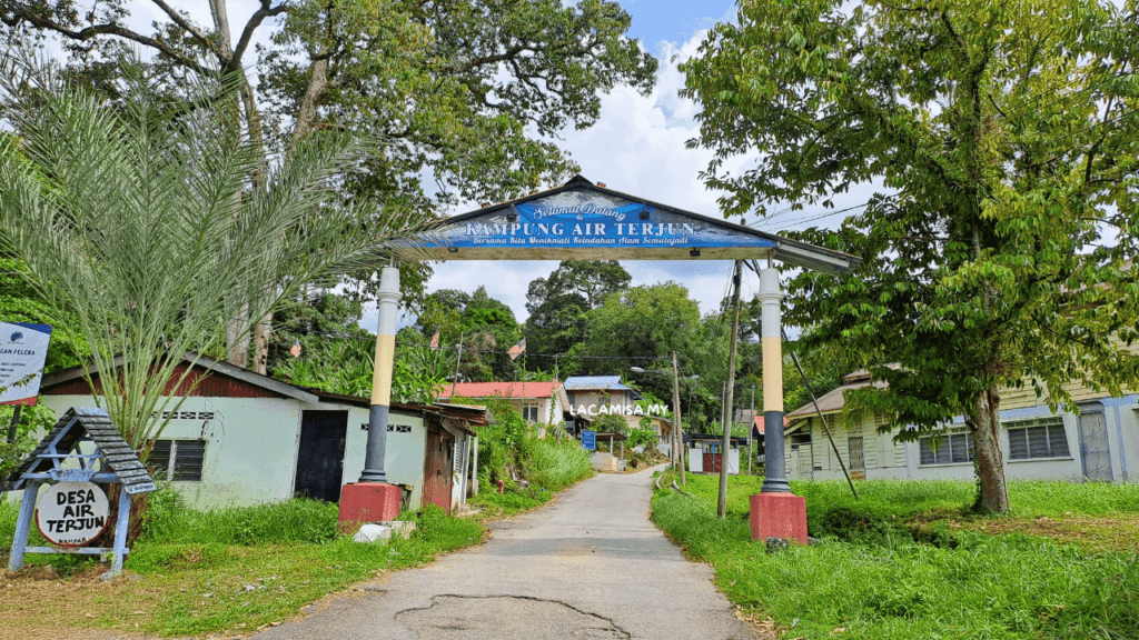The entrance gateway to Air Terjun Batu Berangkai.