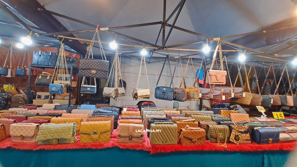 A variety of womens handbag can be found in Gerbang Malam Ipoh.