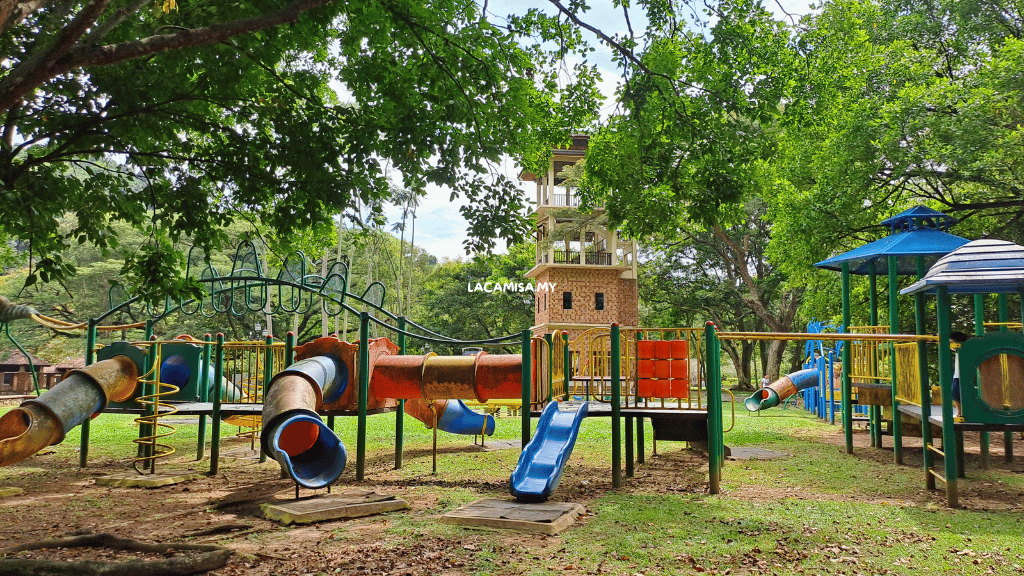 There are a plenty of playgrounds available all over the park.