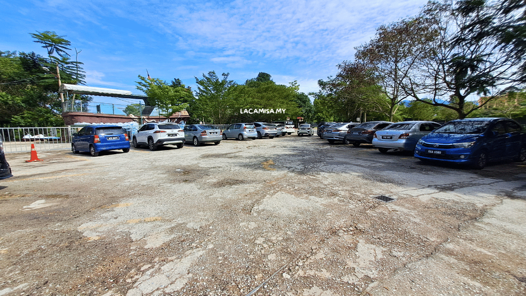 Ample parking space is available here in Qing Xin Ling Leisure & Cultural Village.