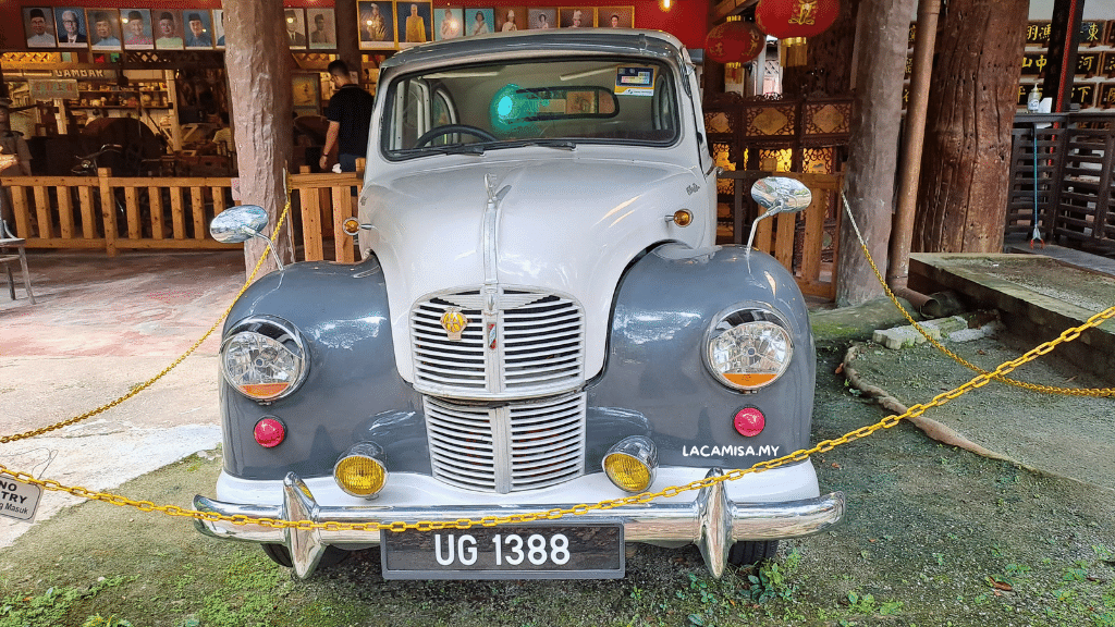 Plenty of antique cars can be found here in Qing Xin Ling Leisure & Cultural Village.