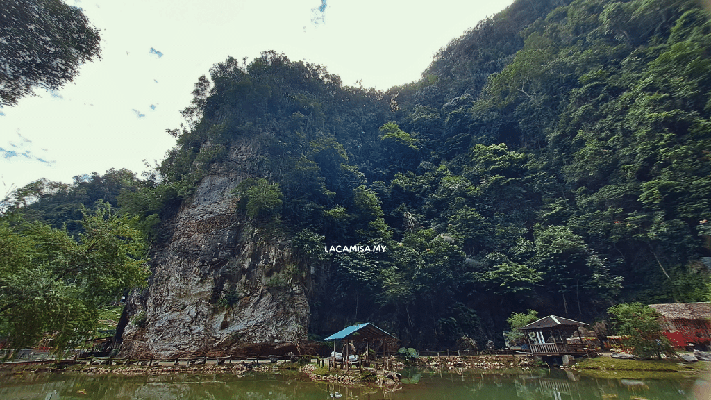 Qing Xin Ling Leisure & Cultural Village is a serene retreat featuring picturesque landscapes, traditional cultural exhibits, and fun activities, making it one of the top places to visit in Ipoh for a unique experience.