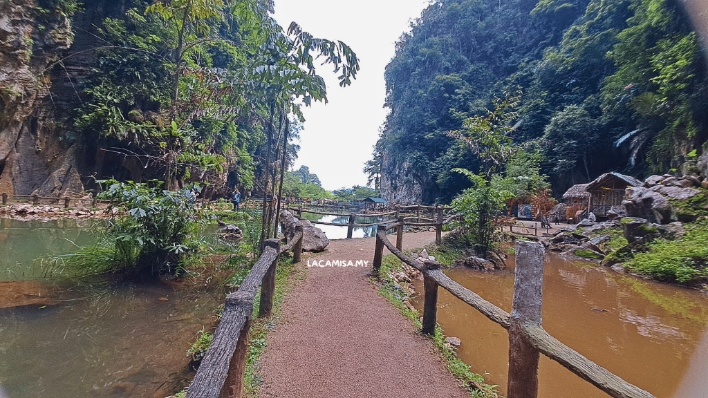 The beautiful pathway in Qing Xin Ling Leisure & Cultural Village