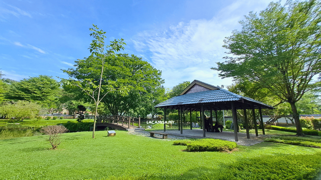 Rest areas are provided here in Taman Jepun Ipoh.