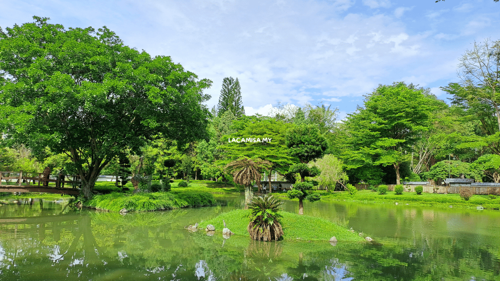 Taman Jepun Ipoh (Ipoh Japanese Garden) offers an Instagram-worthy location for OOTD shots. Its scenic beauty and Japanese-themed aesthetics make it an ideal backdrop for stylish photos.