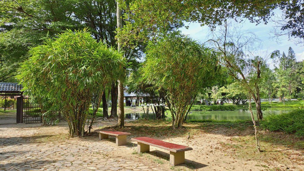 Rest areas are provided throughout the garden.