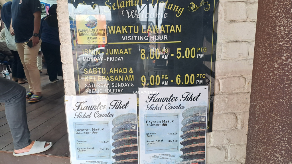 The entrance fee and opening hours of Leaning Tower in Perak