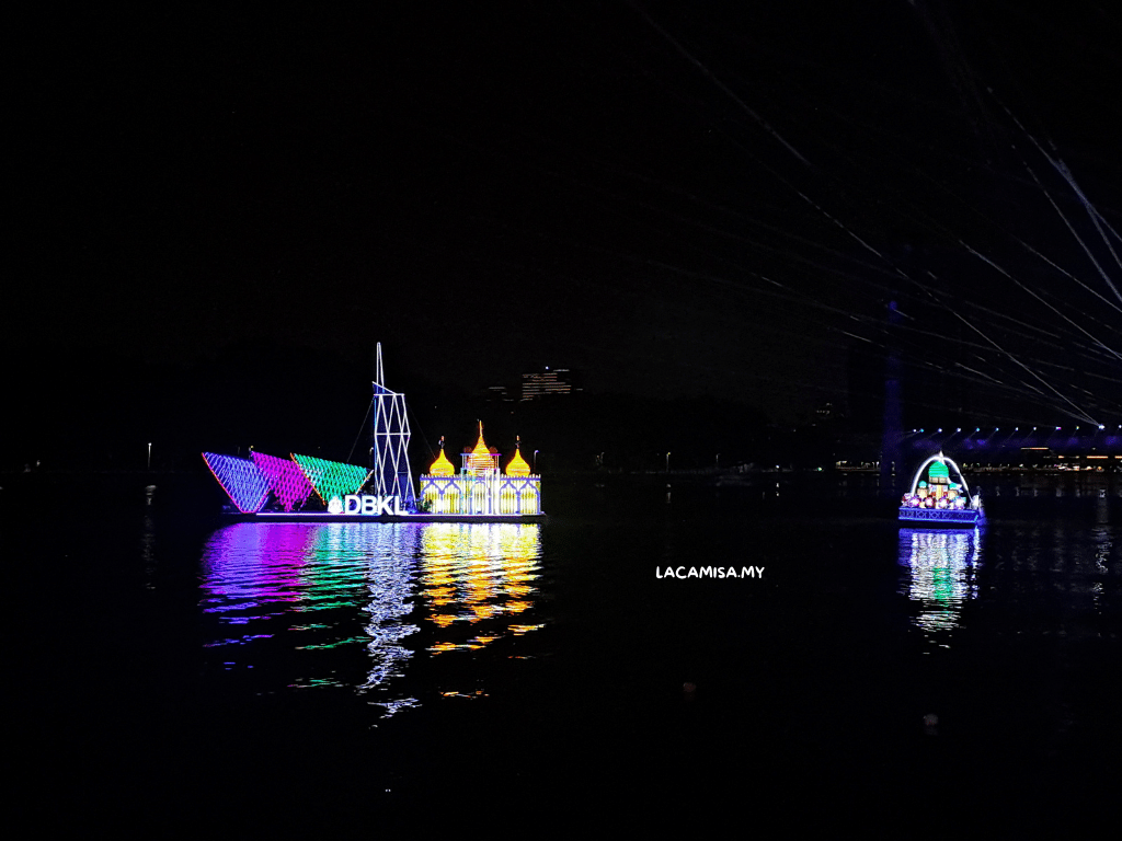 Bot Berhias Bercahaya in Festival Lentera Putrajaya 2024