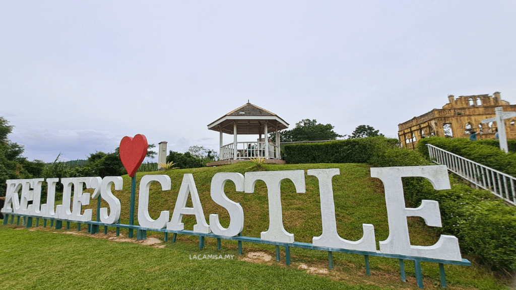 There are some pavilions located around Kellie's Castle, providing the visitors some place to rest their legs before continue venturing into the castle