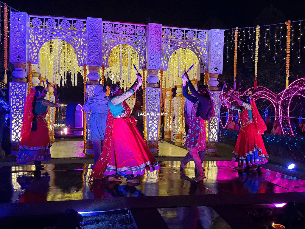 Visitors whom are randomly picked to dance with the professional dancers adding excitement to the Festival Lentera Putrajaya event!