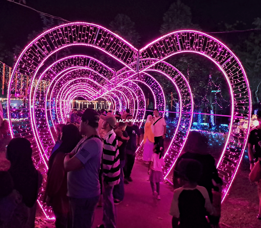 Let's walk hand in hand with your loved ones in this Love Tunnel to cherish your memories together during Festival Lentera Putrajaya 2024.