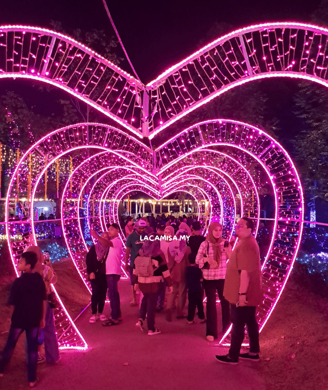 Love Tunnel in Festival Lentera Putrajaya 2024
