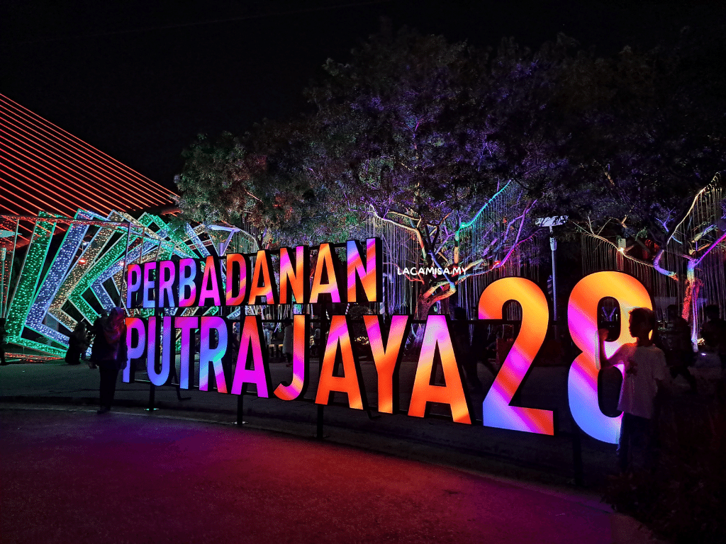 Perbadanan Putrajaya, colorful illuminated signboard perfect for your OOTD photos during Festival Lentera Putrajaya 2024