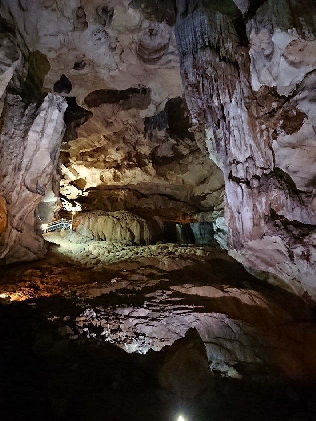 Cave exploration tour in Gua Tempurung, Perak. Photo credited to TripAdvisor.com