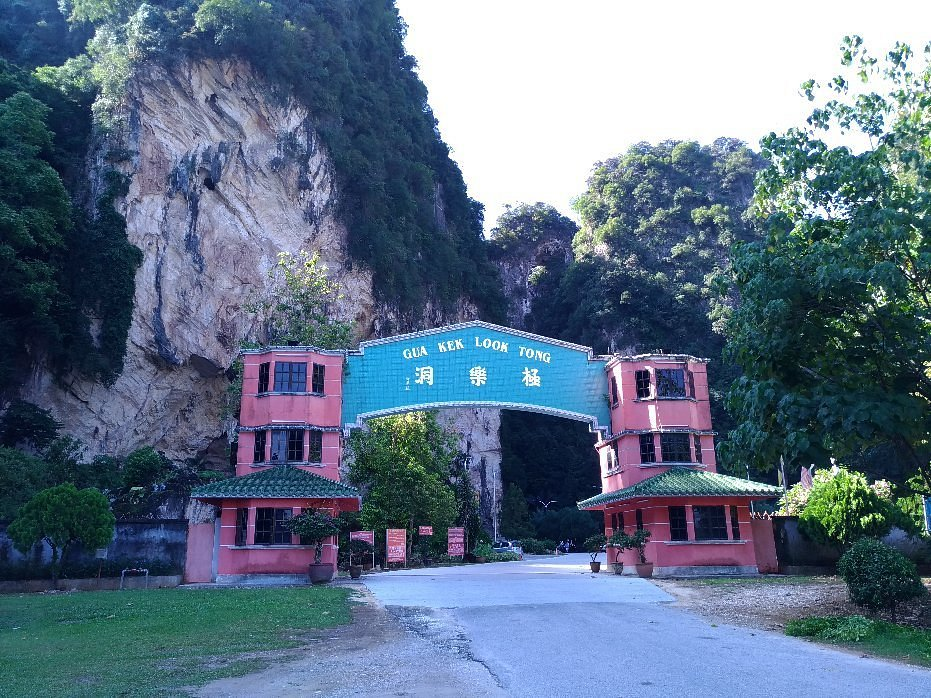 The entrance to Kek Lok Tong Cave. Photo credited to: TripAdvisor.