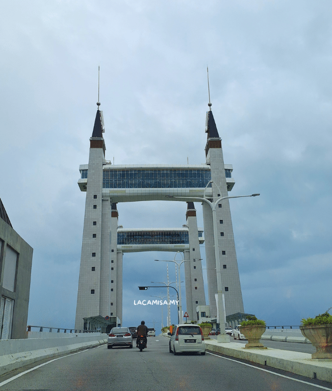 Terengganu Drawbridge: The first bridge in Southeast Asia with unique lifting mechanism for maritime passage