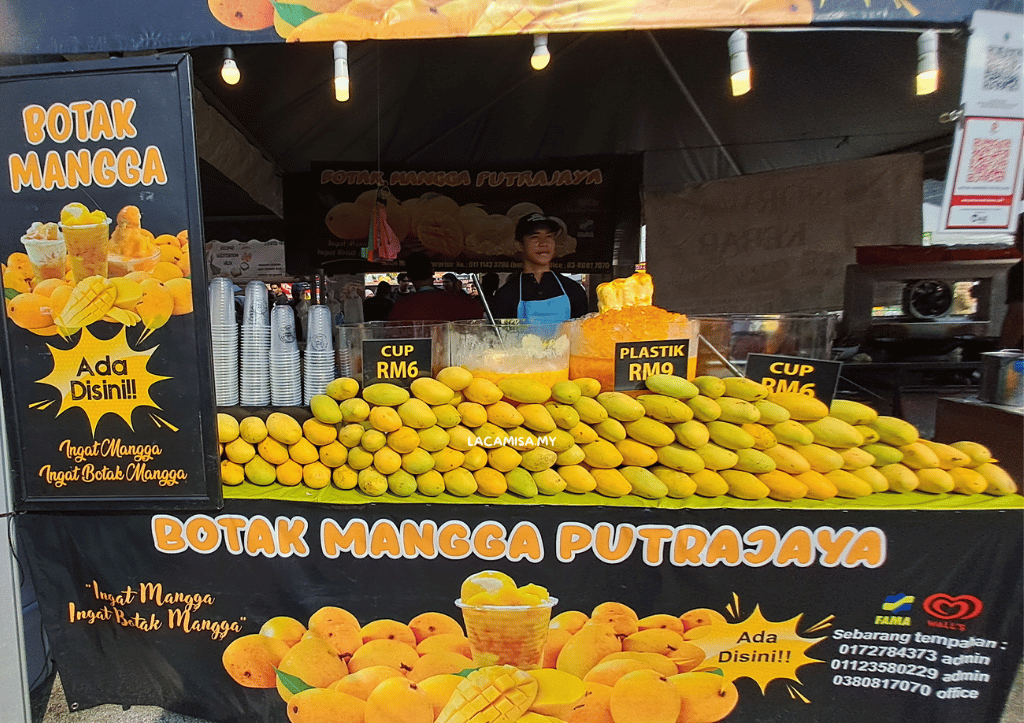 Botak mangga, one of the many delicious drinks can be found here in Bazar Ramadhan Putrajaya