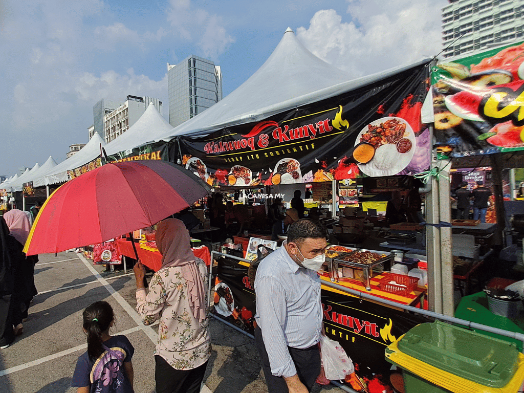 Kak Wok and Kunyit in Bazar Ramadhan Presint 3 Putrajaya
