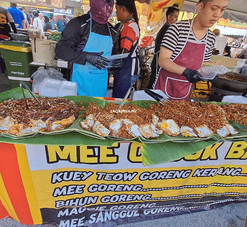 Fried mee, fried kuey teow and many others at Bazar Ramadhan Presint 3 Putrajaya