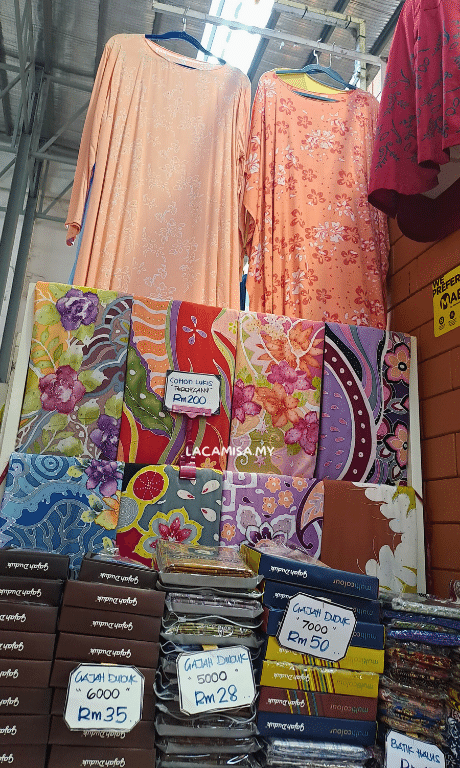 More exclusive batiks can be found at Pasar Payang Terengganu, but they can be a bit pricey. It's best to survey all shops to find the best batik at an affordable price.