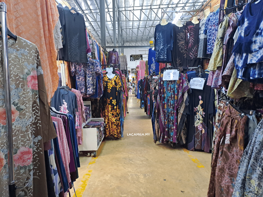 Kaftans or baju kelawar with batik designs are also a popular take away.