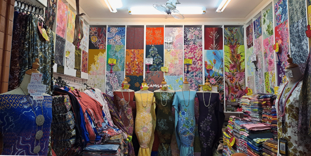 In Pasar Payang Terengganu, there are varieties of exclusive batik clothing with plenty of colorful designs to choose from.