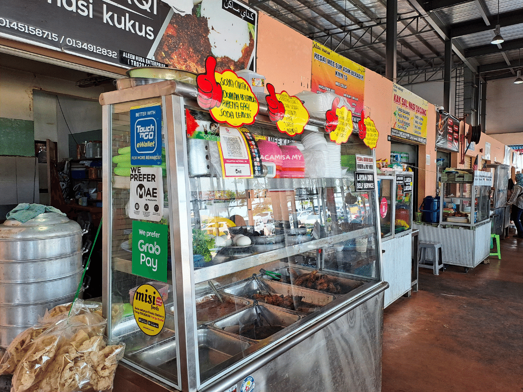 Fans of Nasi Kukus (steamed rice) can find plenty of options to enjoy this dish at Pasar Payang Terengganu.