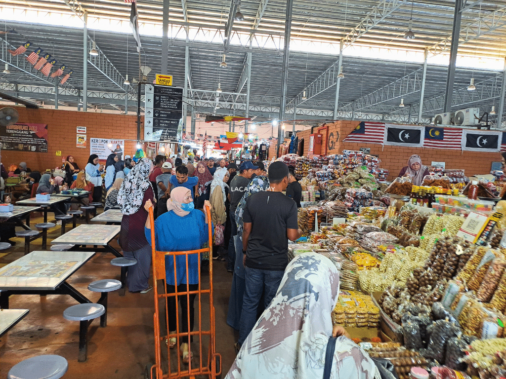 How the inside of Pasar Payang Terengganu looks like.