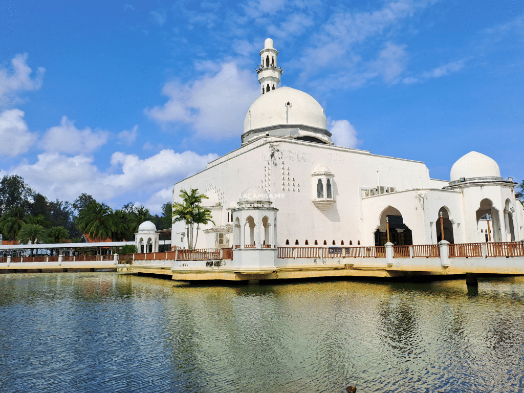 Tengku Tengah Zaharah Mosque.