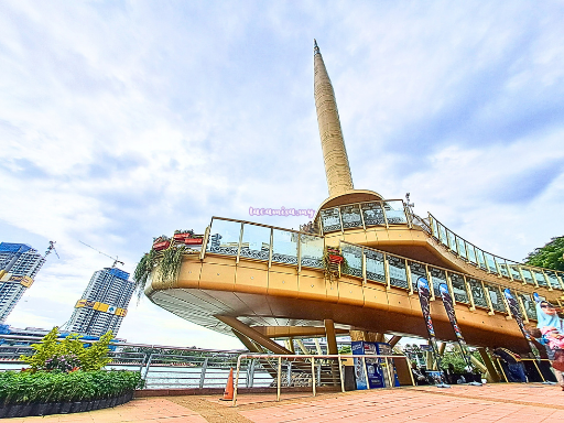 To avoid the hassle of searching for parking to Putrajaya Royal Floria 2024 Festival, visitors living nearby are highly recommended to book a Grab or taxi and head straight to the Millennium Monument in Precinct 2, Putrajaya. Some visitors may mistakenly head to Anjung Floria in Precinct 4, where previous events were held, so please be mindful of the correct location.