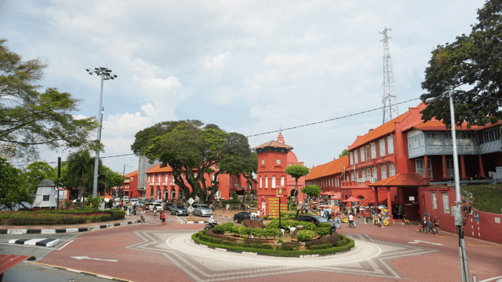 Malacca Historical City, one of the most famous tourist attractions in Malaysia, showcases a rich blend of Portuguese, Dutch, and British influences through its well-preserved landmarks and cultural heritages.