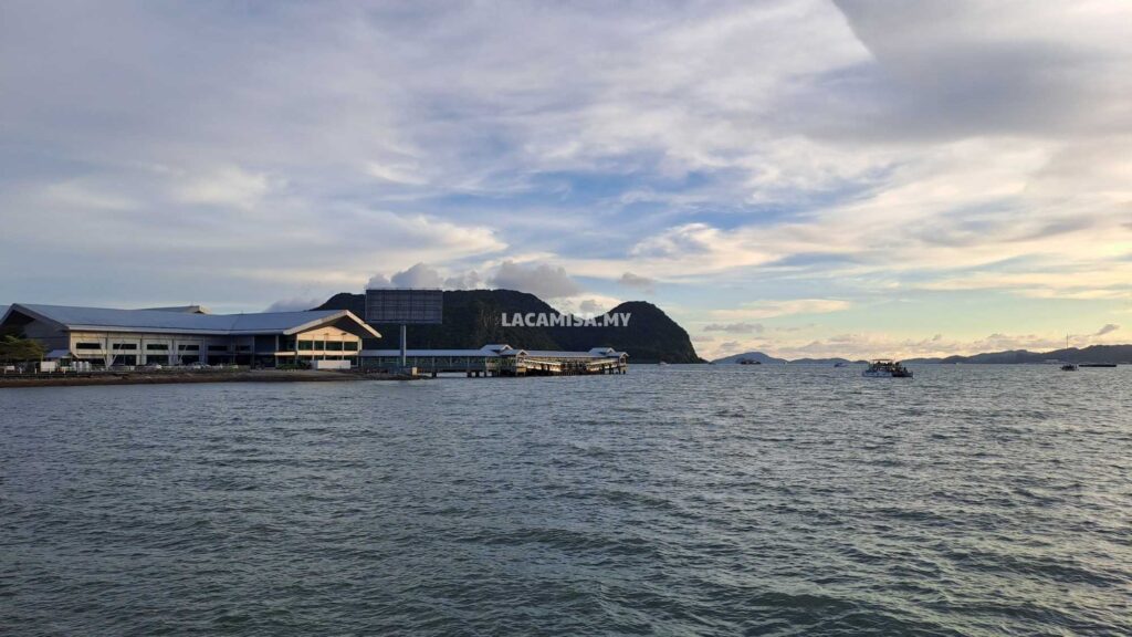 The square opens to the sea, offering a breezy, calming atmosphere to the tourists