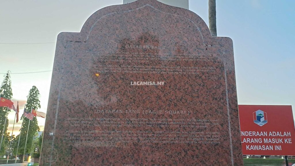 Visitors can gain knowledges on the history of Eagle Square at the entrance.