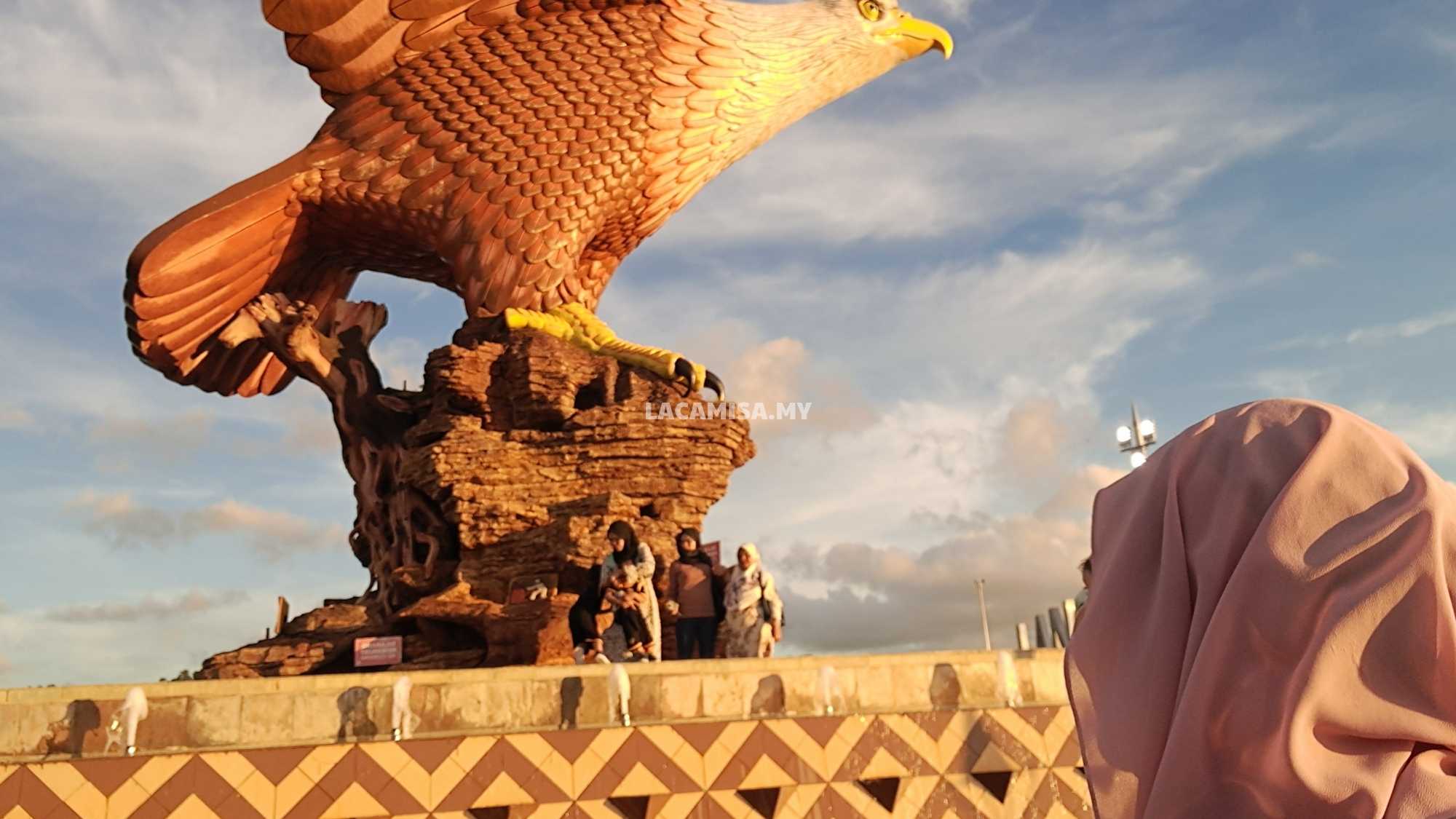 Taking selfies with the eagle statue