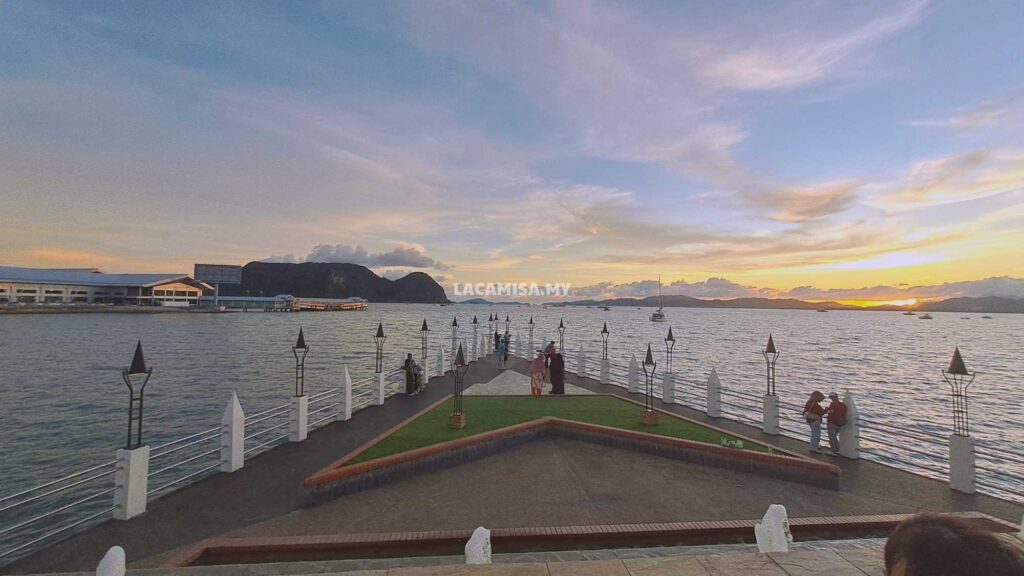 The area is one of the popular spot for ocean views and photo opportunities