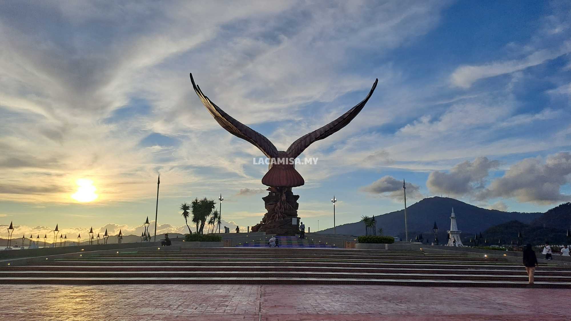 The mesmerizing back view of the eagle statue during sunset