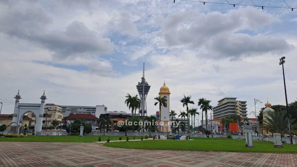 The stunning views of Big Clock Building and Alor Setar Tower from Masjid Zahir.