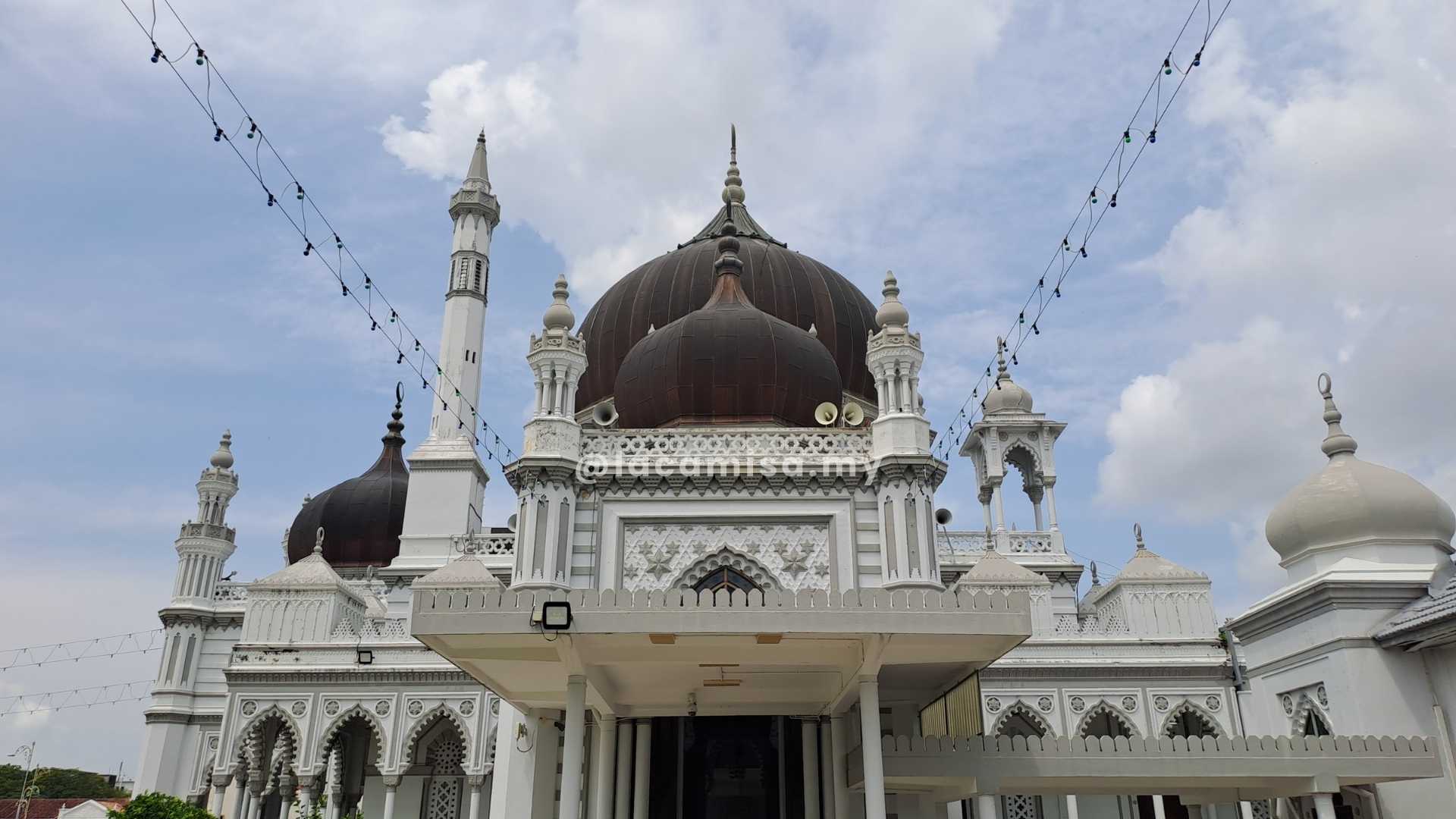 The close-up views of the black dome.