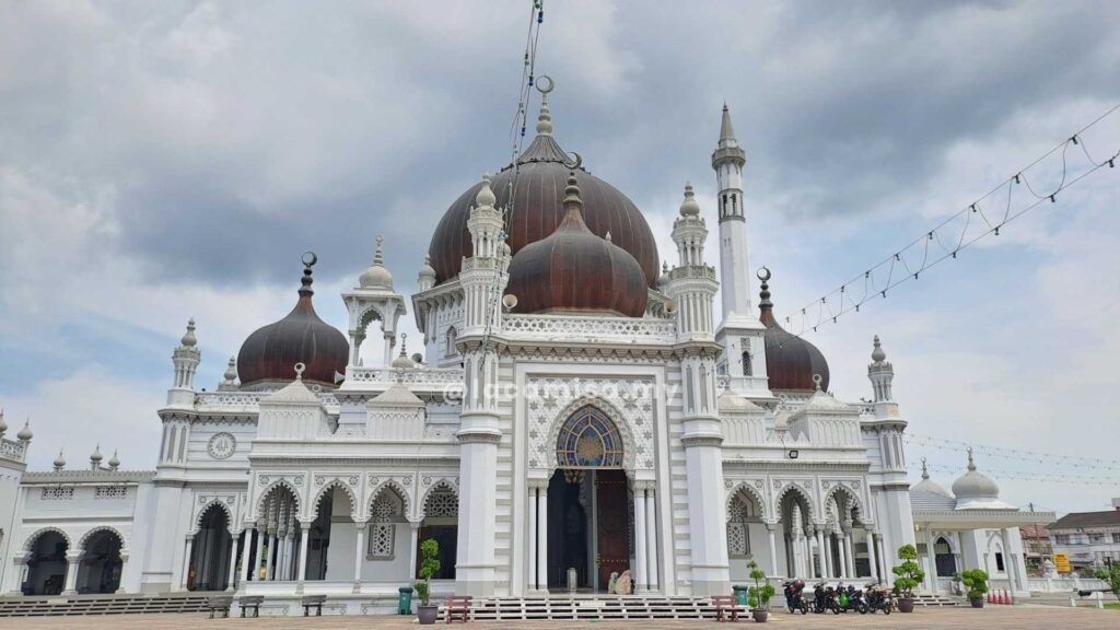 The front view of Masjid Zahir offers a majestic sight that highlights its grandeur and timeless beauty.