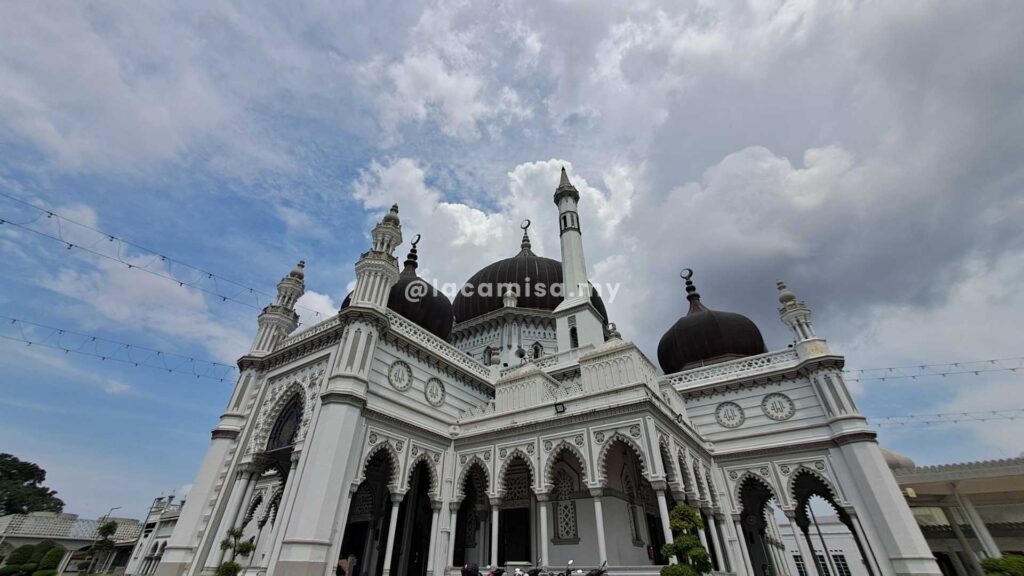The cleanliness of Masjid Zahir is always well maintained, reflecting the care and respect devoted to this sacred place.