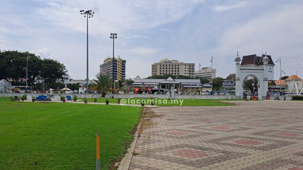 The spacious common grounds of Masjid Zahir, Kedah.