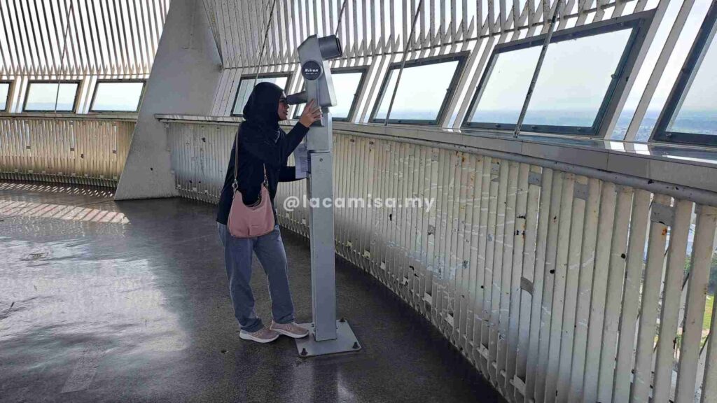 Some of the best things to do here is to watch the surrounding cities with the binoculars provided.