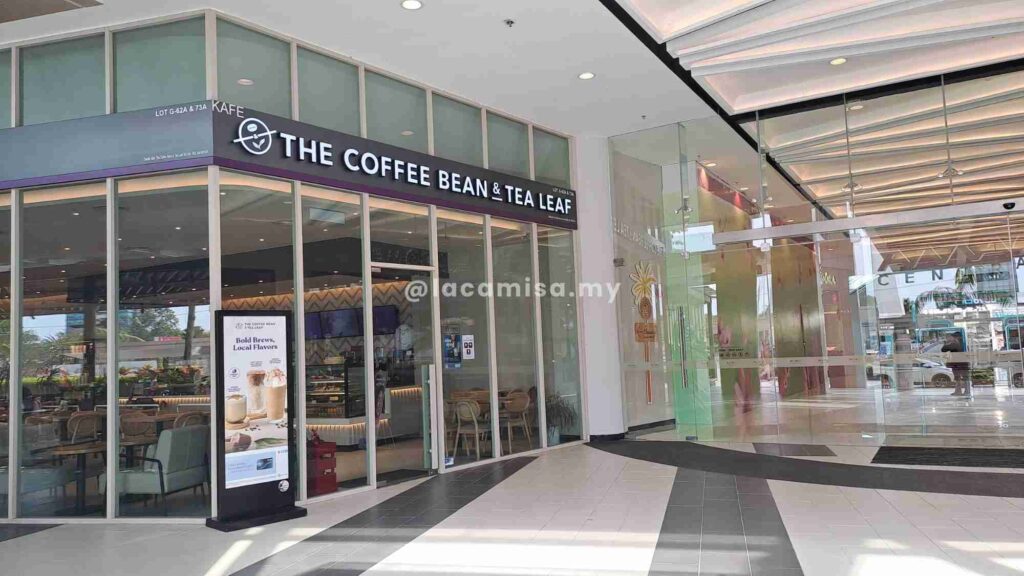 The Coffee Bean and Tea Leaf outlet can be spotted right before entering the mall.