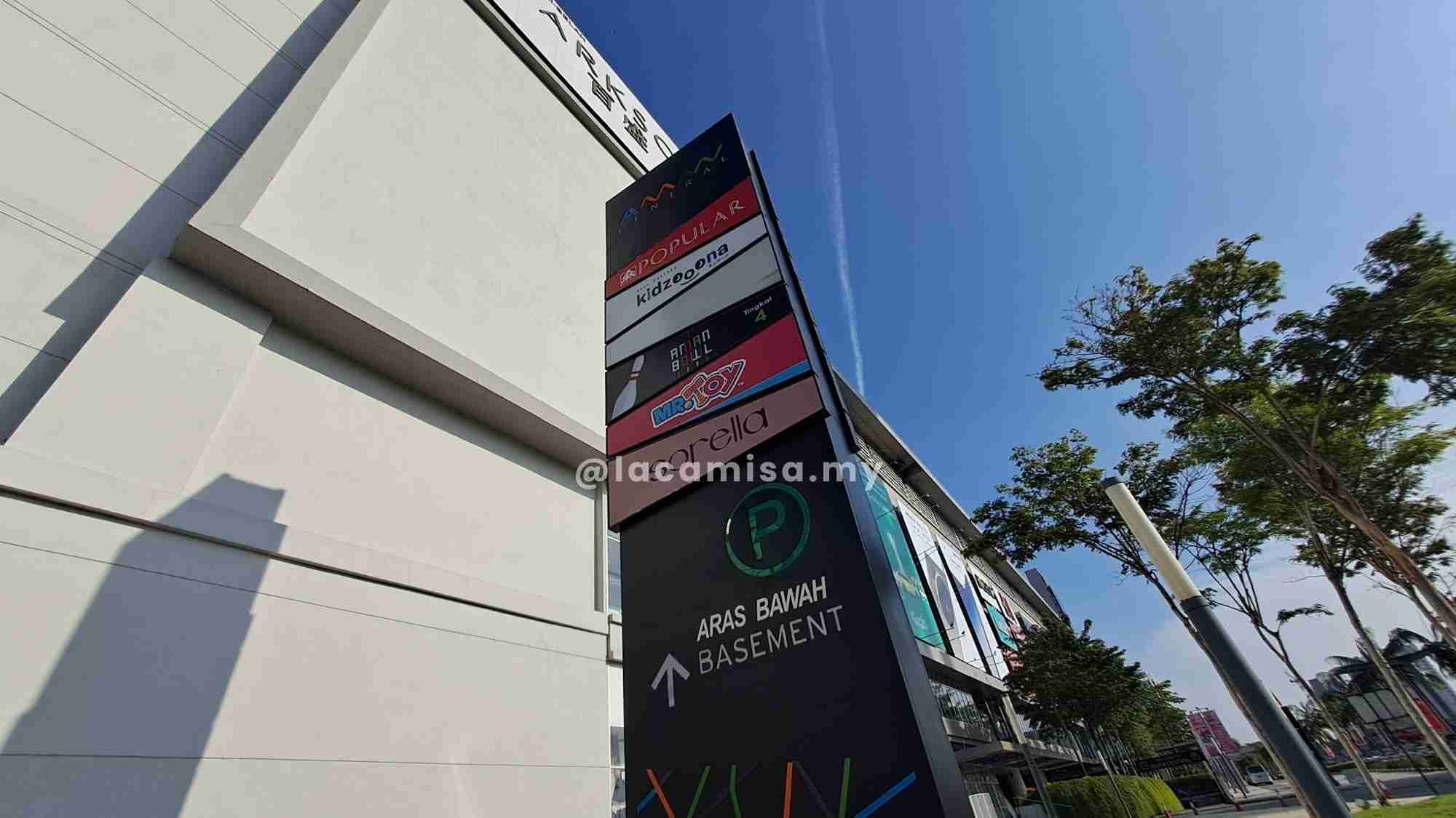 The signage to basement parking.