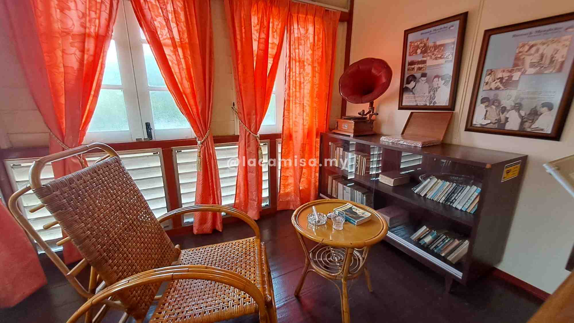 Tunku often used this room during the holidays to read and write, while also enjoying his favourite music. <em>(Sources: Oral History, National Archives of Malaysia)</em>