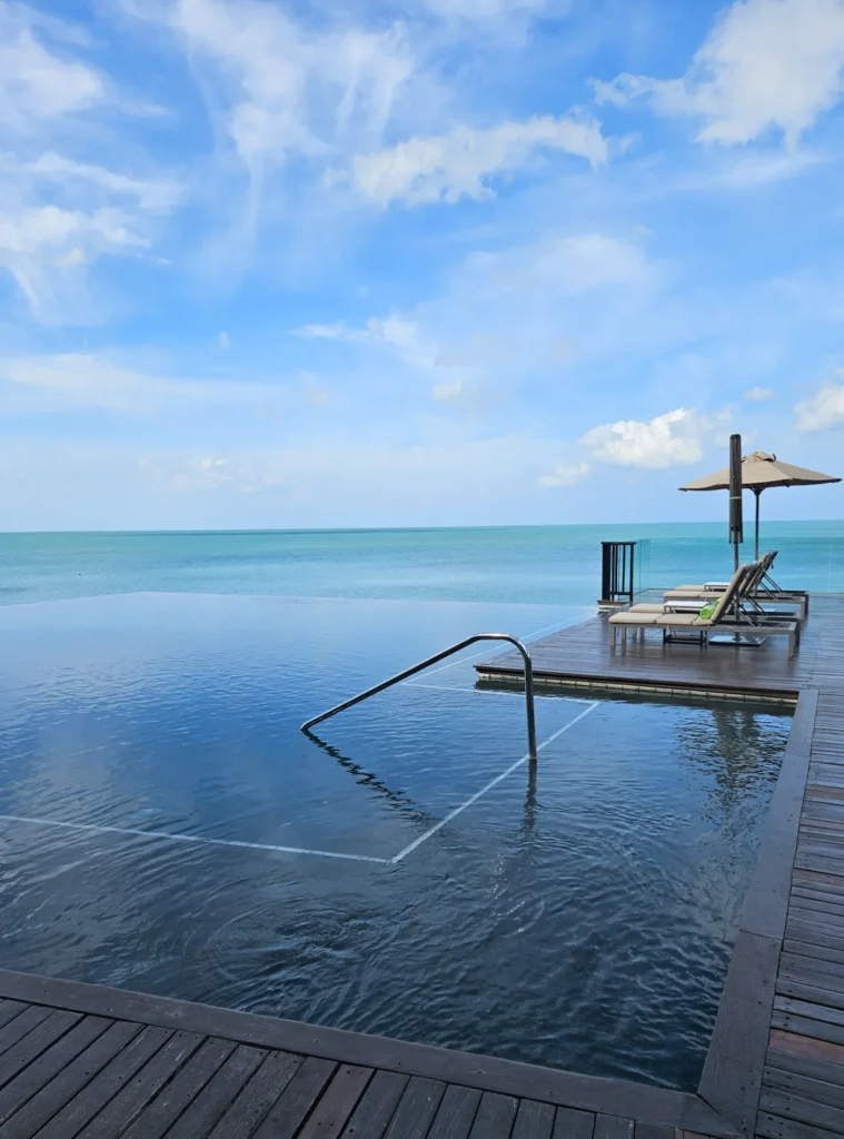 Adults only infinity pool in The Ritz-Carlton Langkawi (Image credited to travellinghan.com).